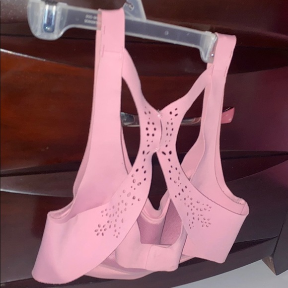 Bras - Picture 4 of 4